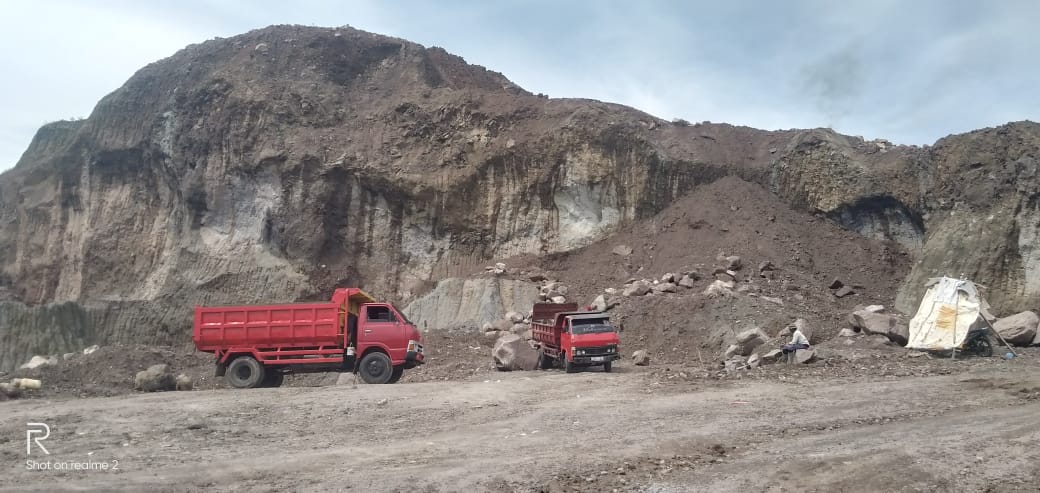 Diduga Beroperasi Sejak 2000 Tanpa Izin, Tambang di Bandar Lampung Cemari Lingkungan dan Rusak Jalan