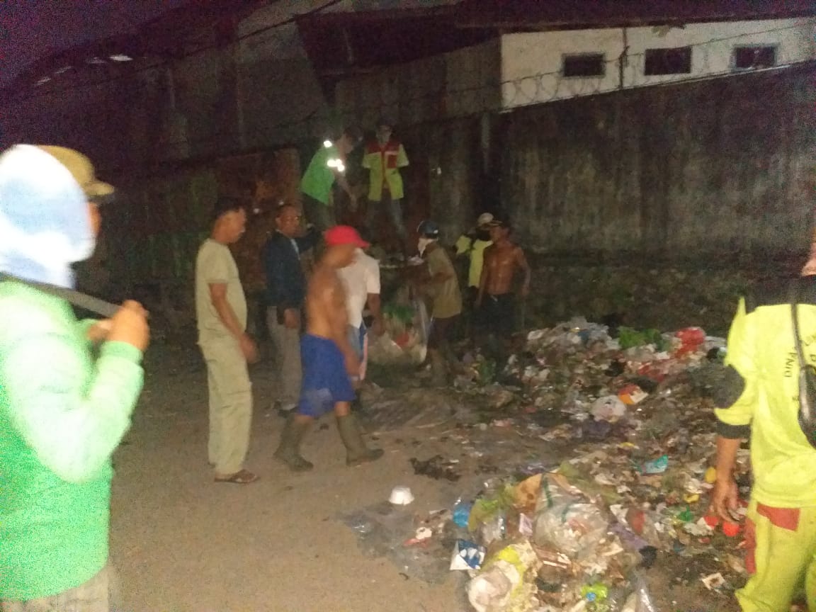 Tumpukan Sampah di Way Lunik Dibersihkan, Camat Panjang Hendri Satria Jaya Respon Cepat