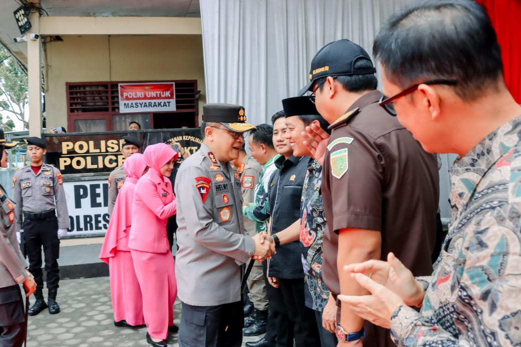 Bupati Dedi Irawan Sambut Kunjungan Kerja Kapolda Lampung di Polres Pesisir Barat