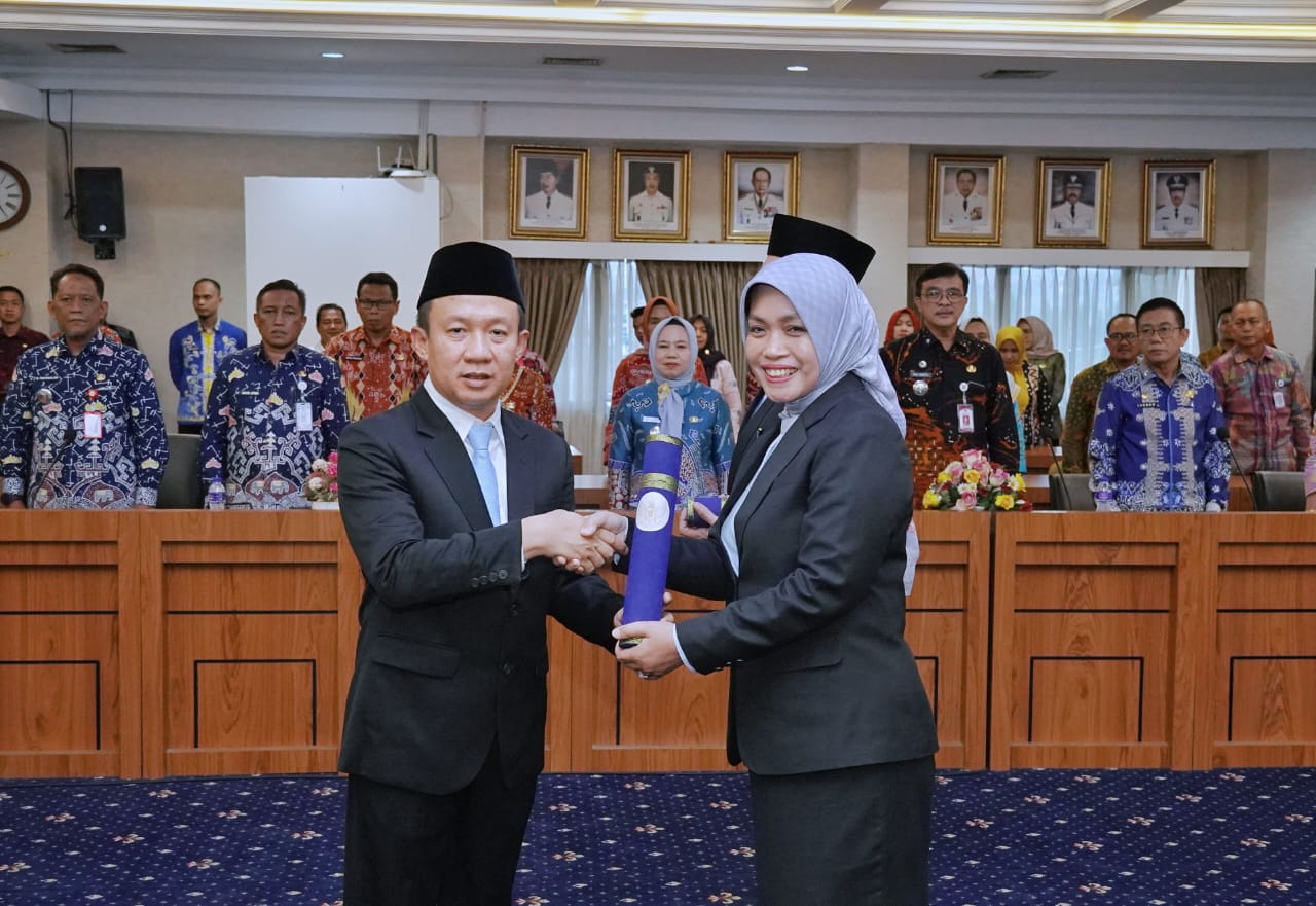 Sekdaprov Marindo Kurniawan Lantik Kepala DLH dan Dinas Perpustakaan, Tekankan Pelayanan Prima