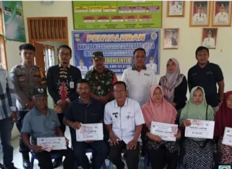 Peratin Lintik Azwar Salurkan BLT-DD Tahap I Tahun 2024