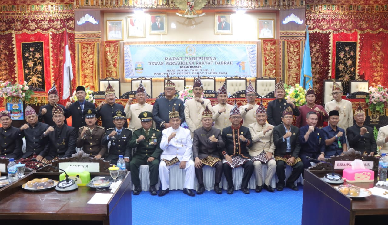 Wabup Paparkan Sukses Pesisir Barat di Sidang Paripurna HUT Ke-11