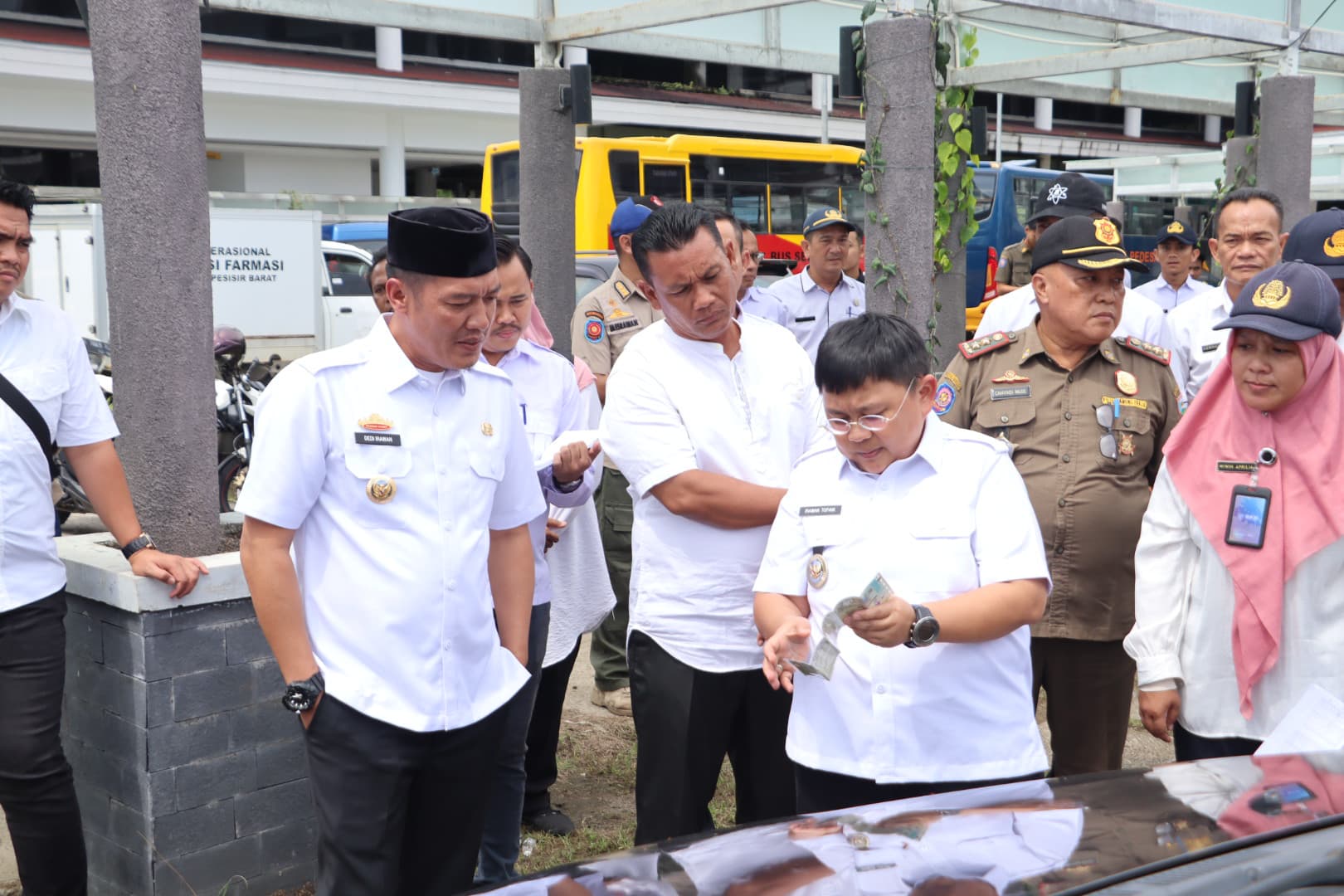 Bupati Pesisir Barat Sidak Kendaraan Dinas, Temukan Banyak Randis Tak Terawat
