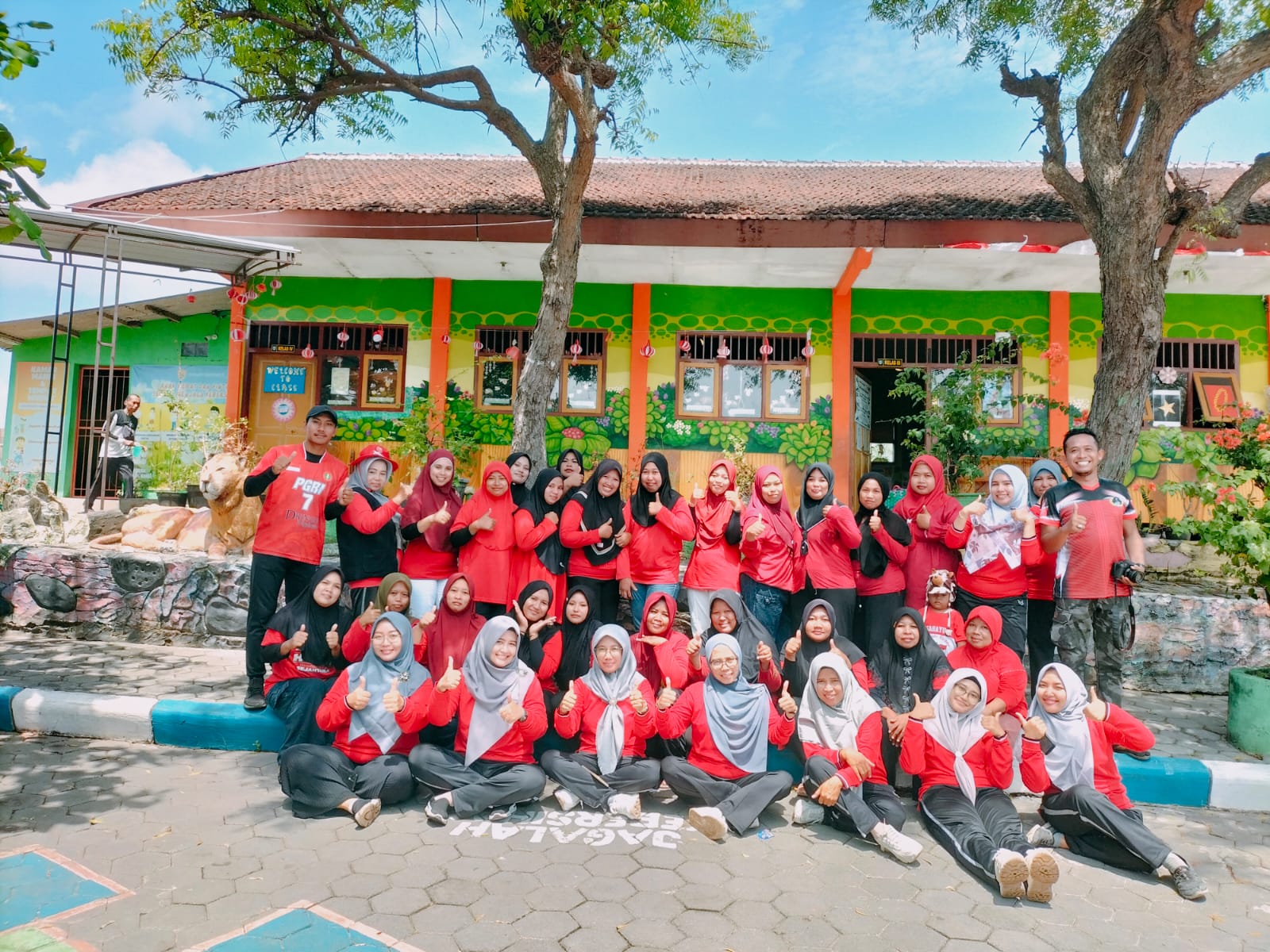 Sambut Kemerdekaan, Wali Murid dan Guru Adu Kekompakan di SDN Tamansari II