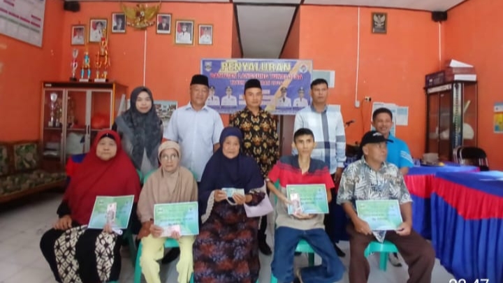 Peratin Way Suluh Pesibar Salurkan BLT-DD Tahap II