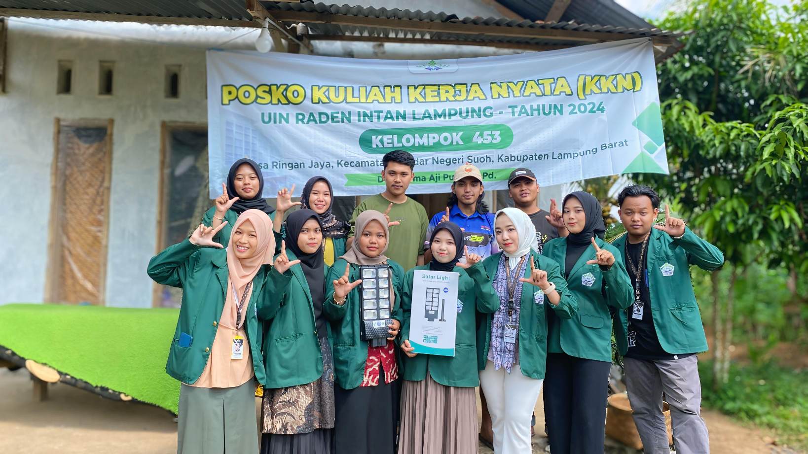 Mahasiswa KKN UIN RIL Terangi Desa Beringin Jaya