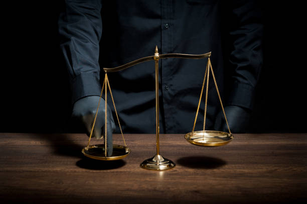 Kesenjangan Antara Hukum dan Politik: Dimana Hukum Dijadikan Sebagai Pedomani Atau Alat Kekuasaan?