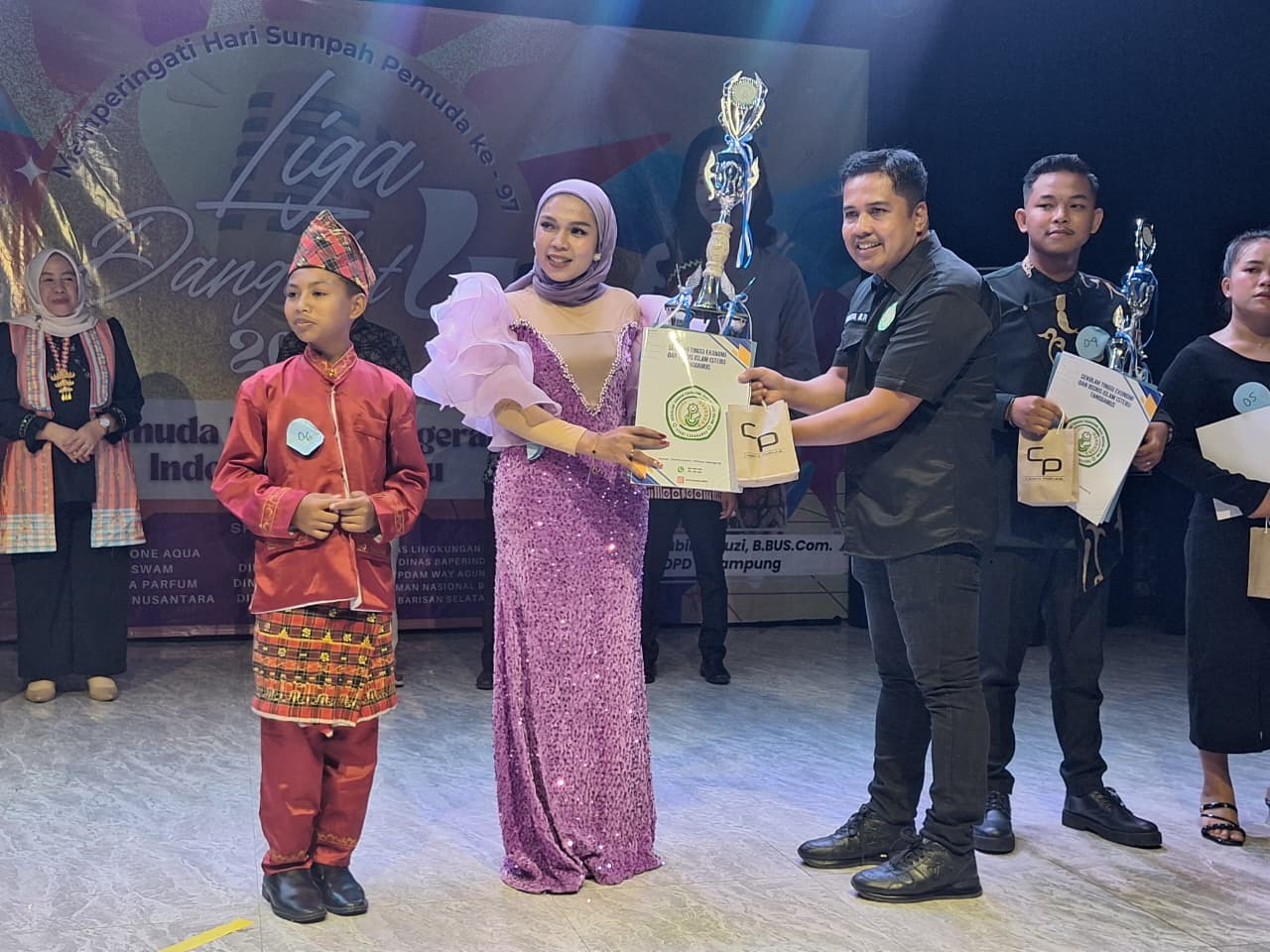 Menang Vokal dan Panggung, Hikmatul Fadilah Sabet Juara 1 Liga Dangdut Tanggamus 2025