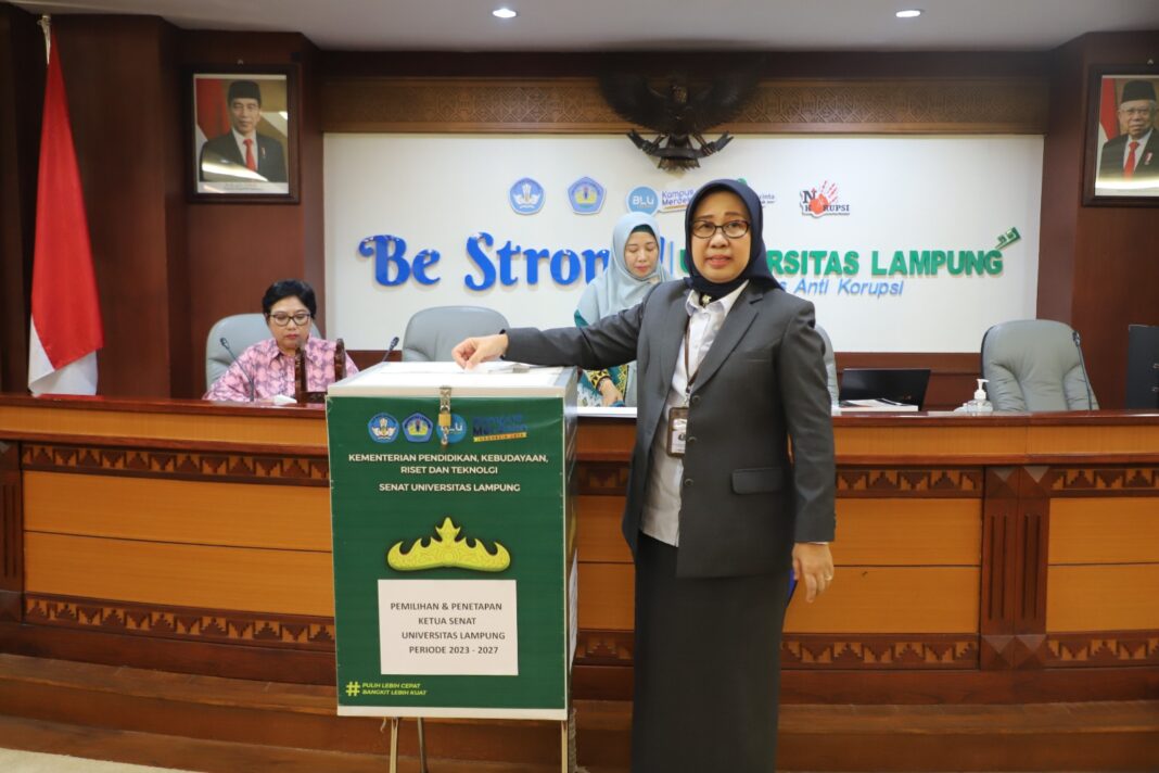 Prof. Herpratiwi Terpilih Menjadi Ketua Senat Universitas Lampung 2023-2027