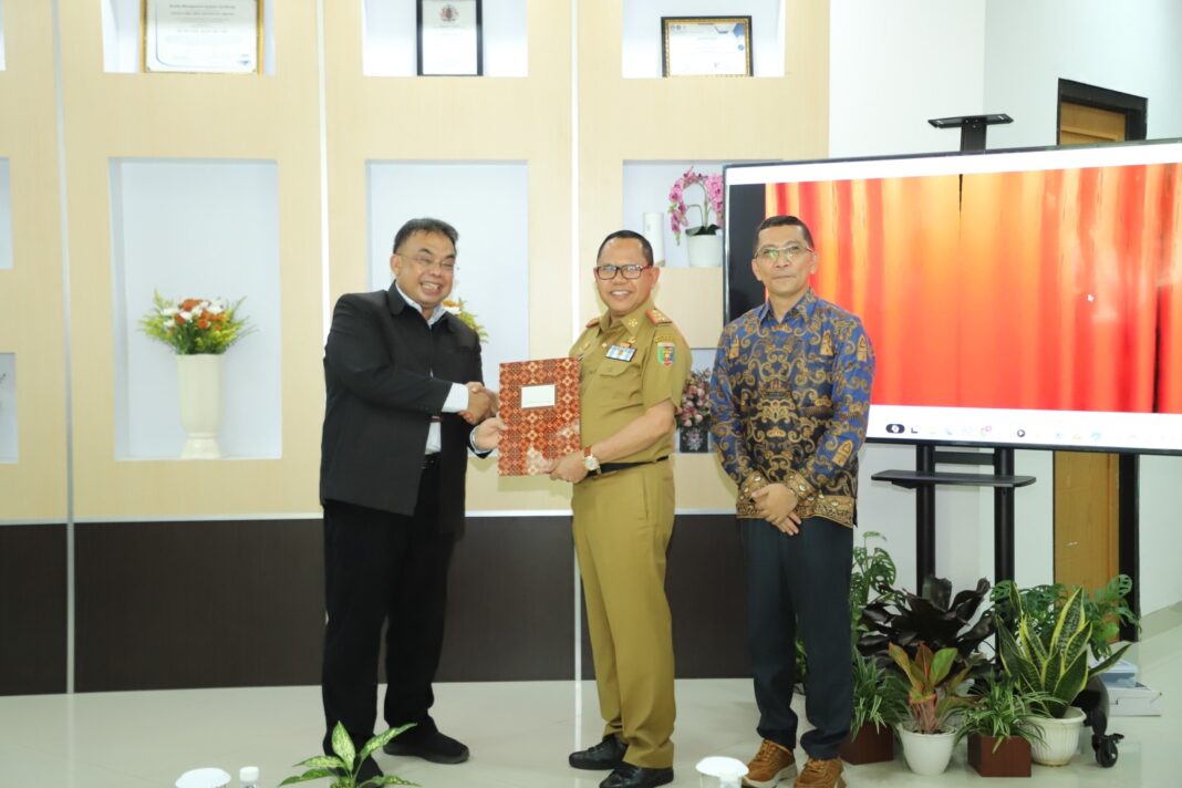 Pemprov Lampung Hibahkan Meja Laboratorium Berstandar Internasional ke Universitas Lampung